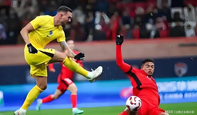 马赛训练开放日；赛后遗憾出局引欢呼；亚冠在即；年轻球员得到机会的简单介绍